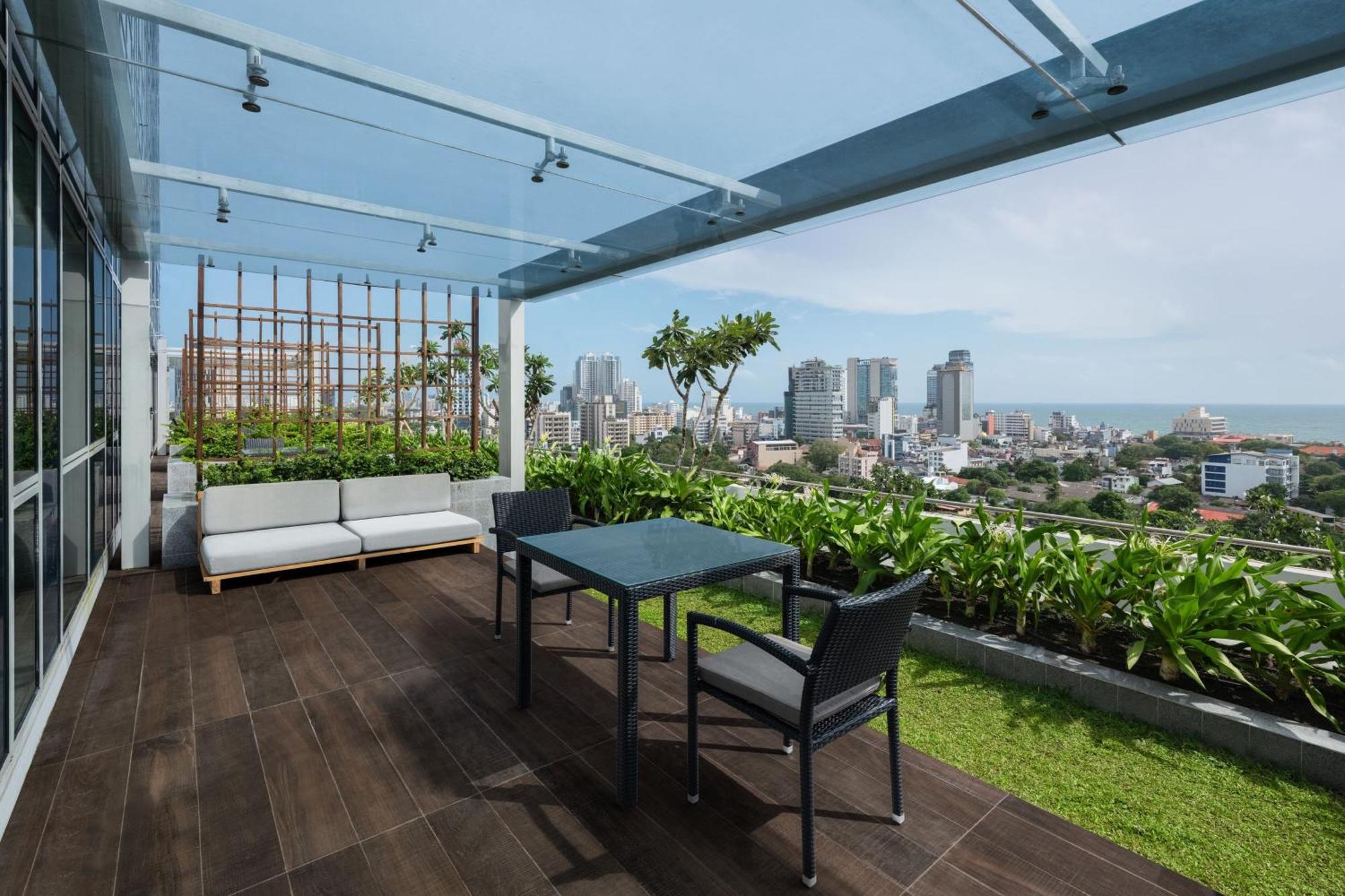 Courtyard By Marriott Colombo Otel Dış mekan fotoğraf