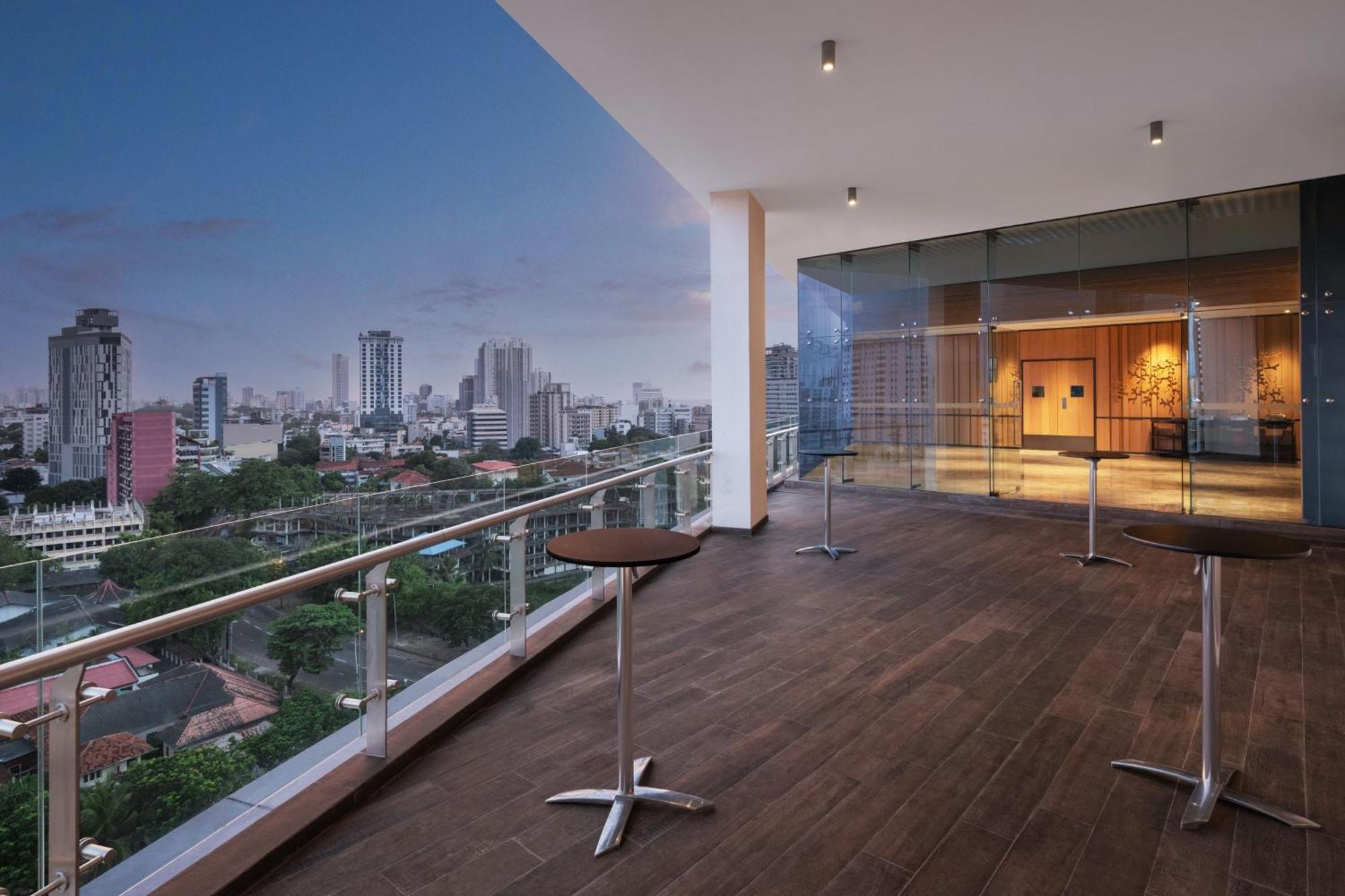 Courtyard By Marriott Colombo Otel Dış mekan fotoğraf